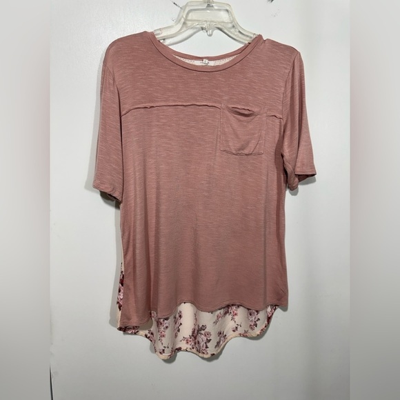 Woman’s shirt - Picture 2 of 3